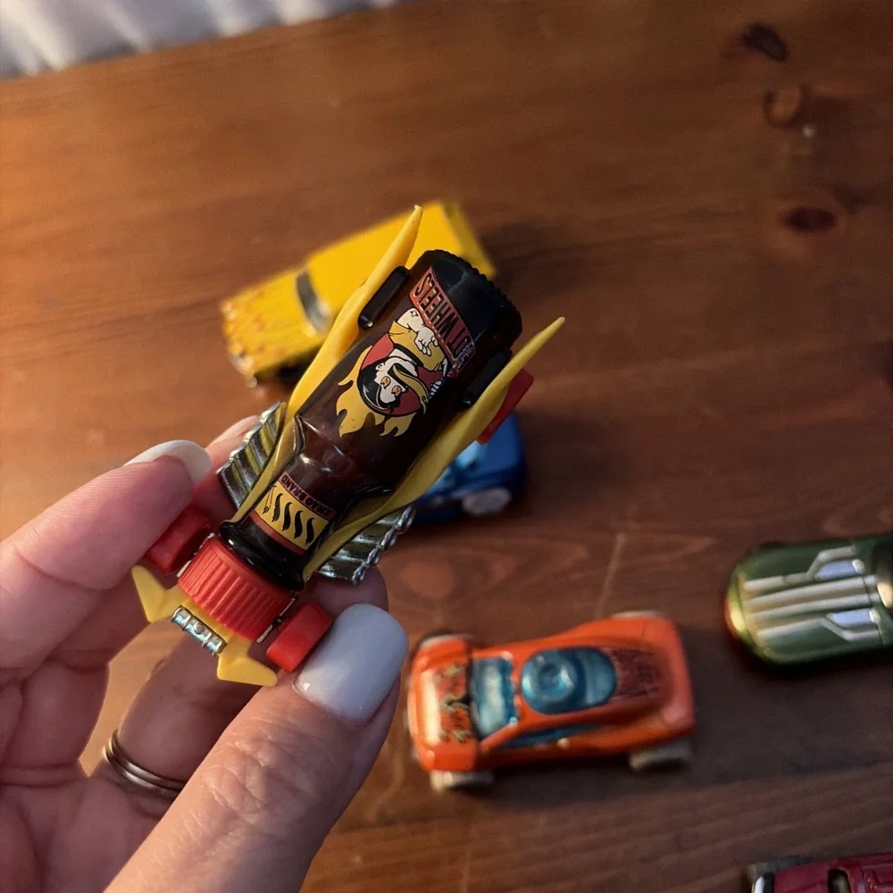 LOT OF 17 HOT‎ WHEELS VEHICLES